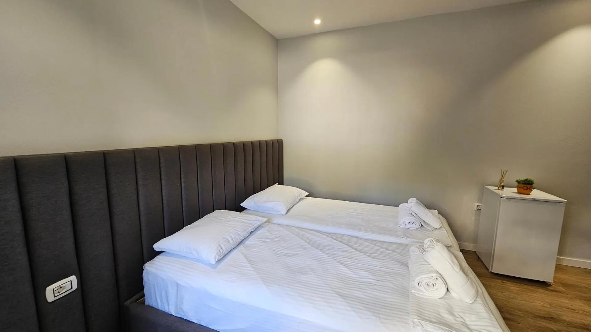 1-Leo'S Apartment Saranda