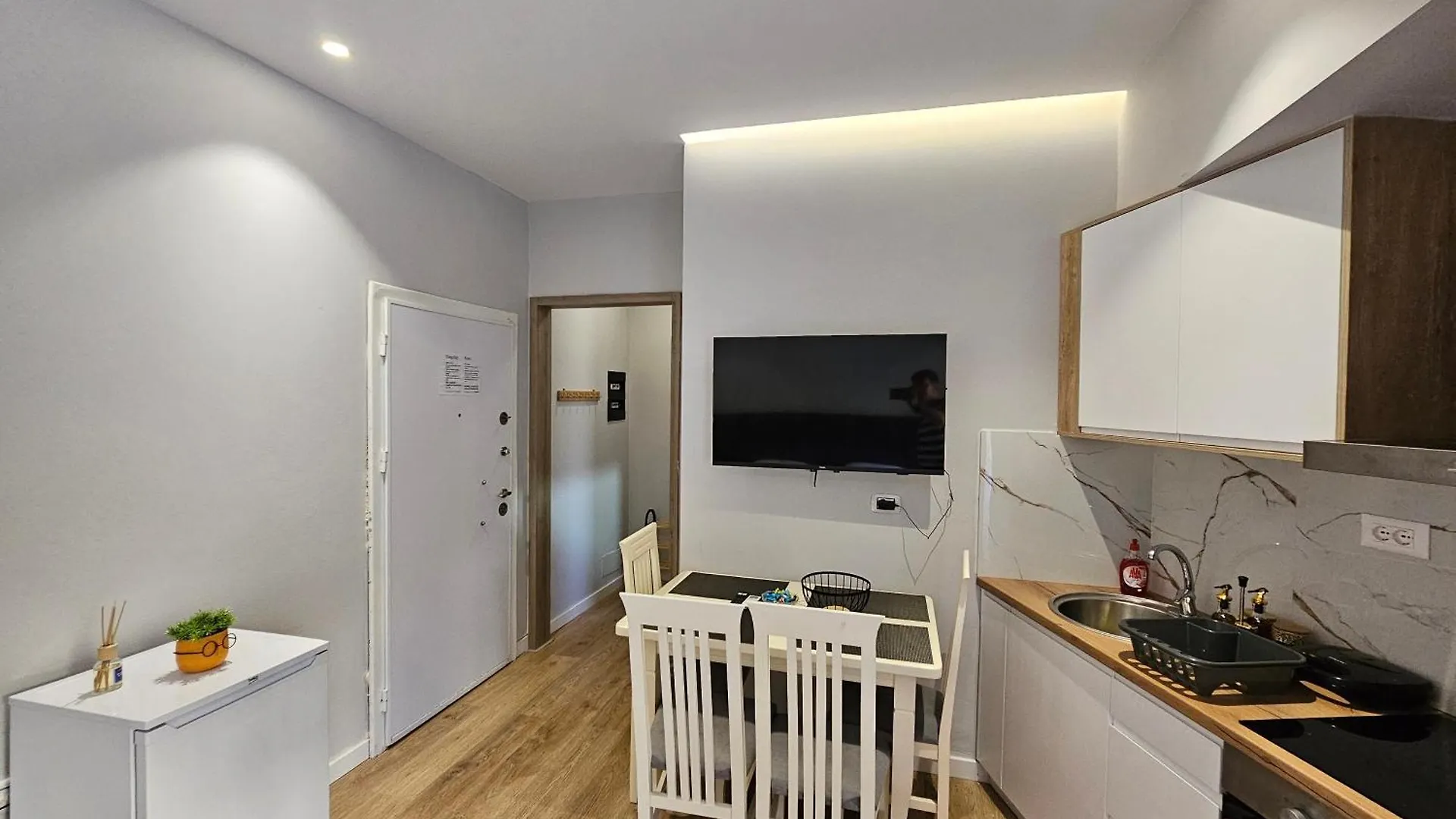 1-Leo'S Apartment Saranda Sarande